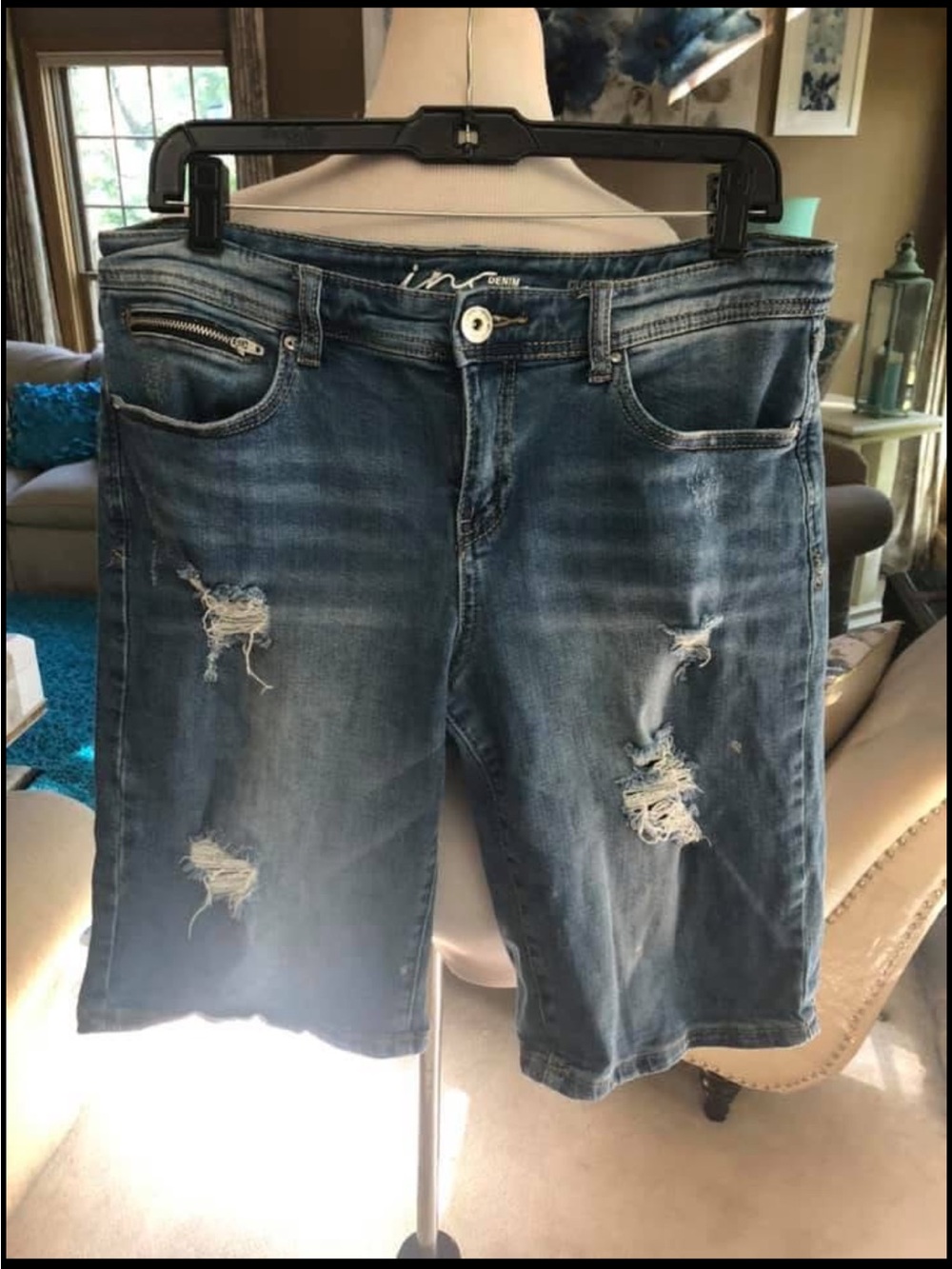 INC International Concepts Distressed Bermuda Jean Shorts Curvy fit sz 8 32”